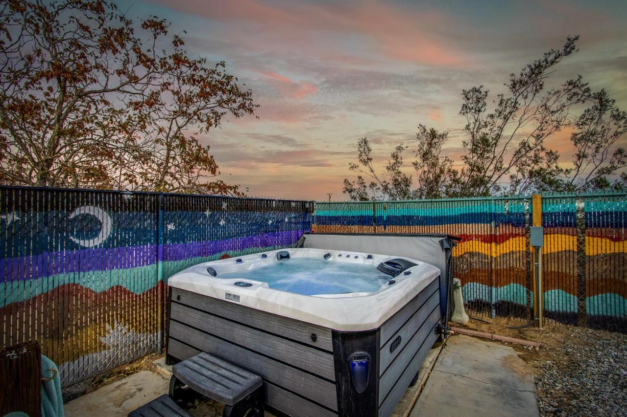 Sapphire Haven + Casita! Pool + Spa + Movie Theatre + 10 Min To Monument! Joshua Tree Kültér fotó
