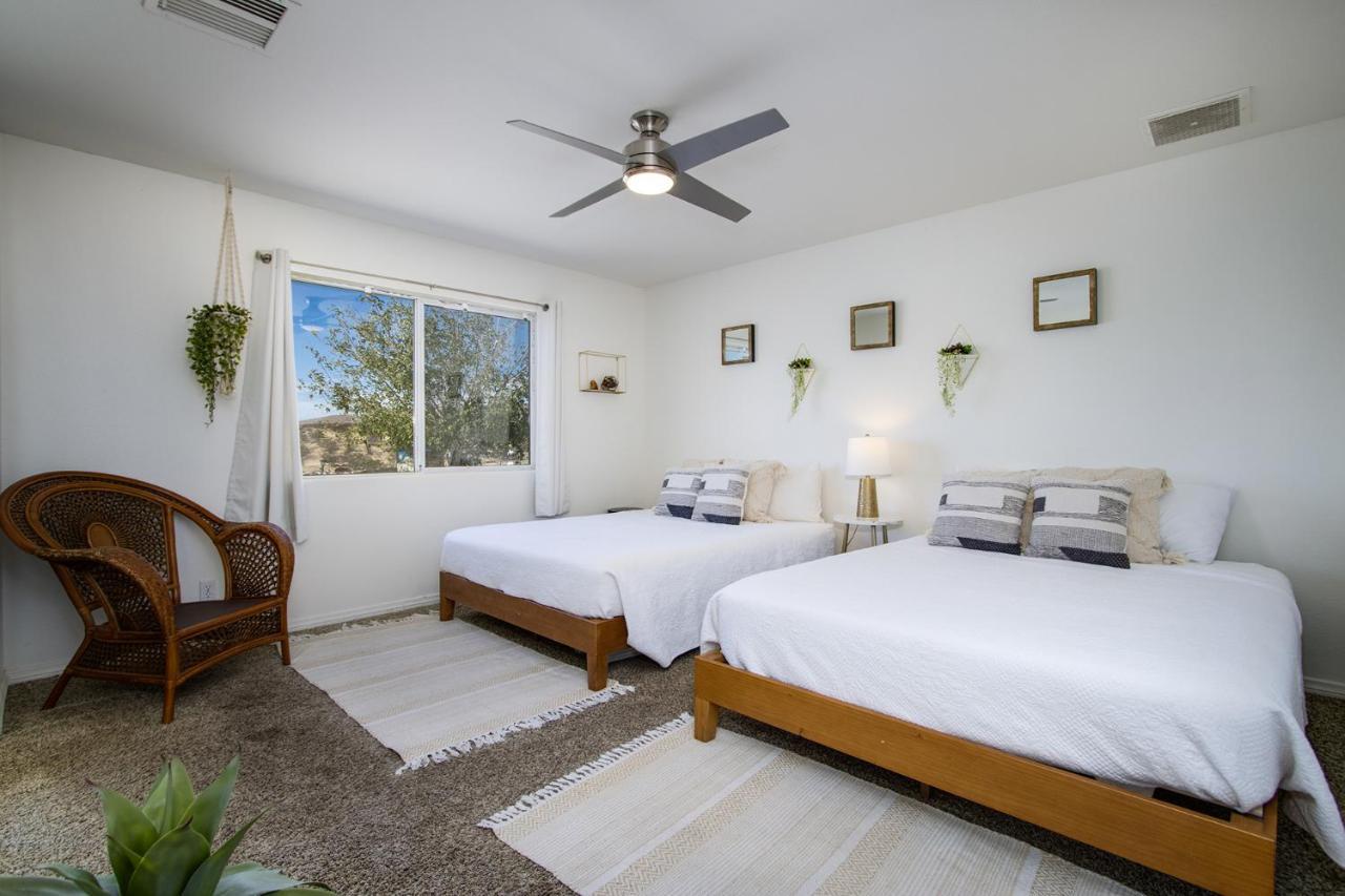 Sapphire Haven + Casita! Pool + Spa + Movie Theatre + 10 Min To Monument! Joshua Tree Kültér fotó