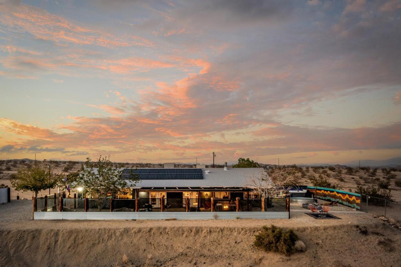 Sapphire Haven + Casita! Pool + Spa + Movie Theatre + 10 Min To Monument! Joshua Tree Kültér fotó