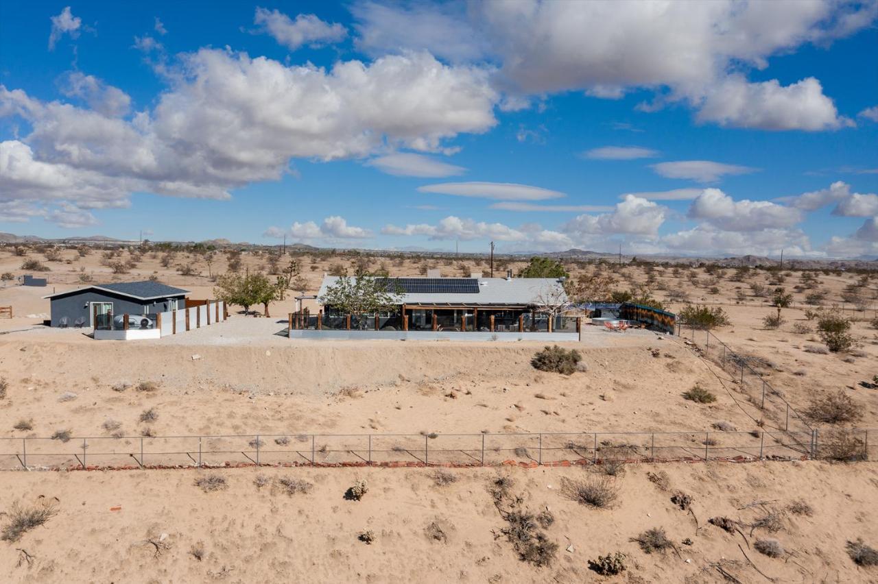 Sapphire Haven + Casita! Pool + Spa + Movie Theatre + 10 Min To Monument! Joshua Tree Kültér fotó