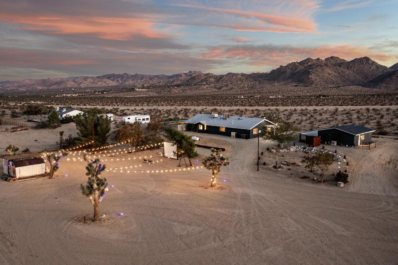 Sapphire Haven + Casita! Pool + Spa + Movie Theatre + 10 Min To Monument! Joshua Tree Kültér fotó
