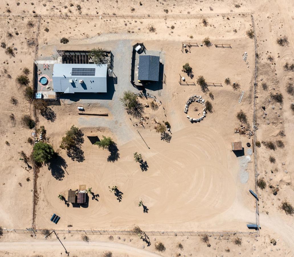 Sapphire Haven + Casita! Pool + Spa + Movie Theatre + 10 Min To Monument! Joshua Tree Kültér fotó