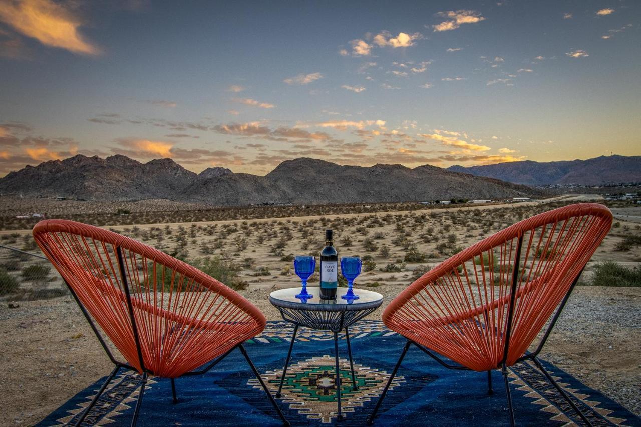 Sapphire Haven + Casita! Pool + Spa + Movie Theatre + 10 Min To Monument! Joshua Tree Kültér fotó
