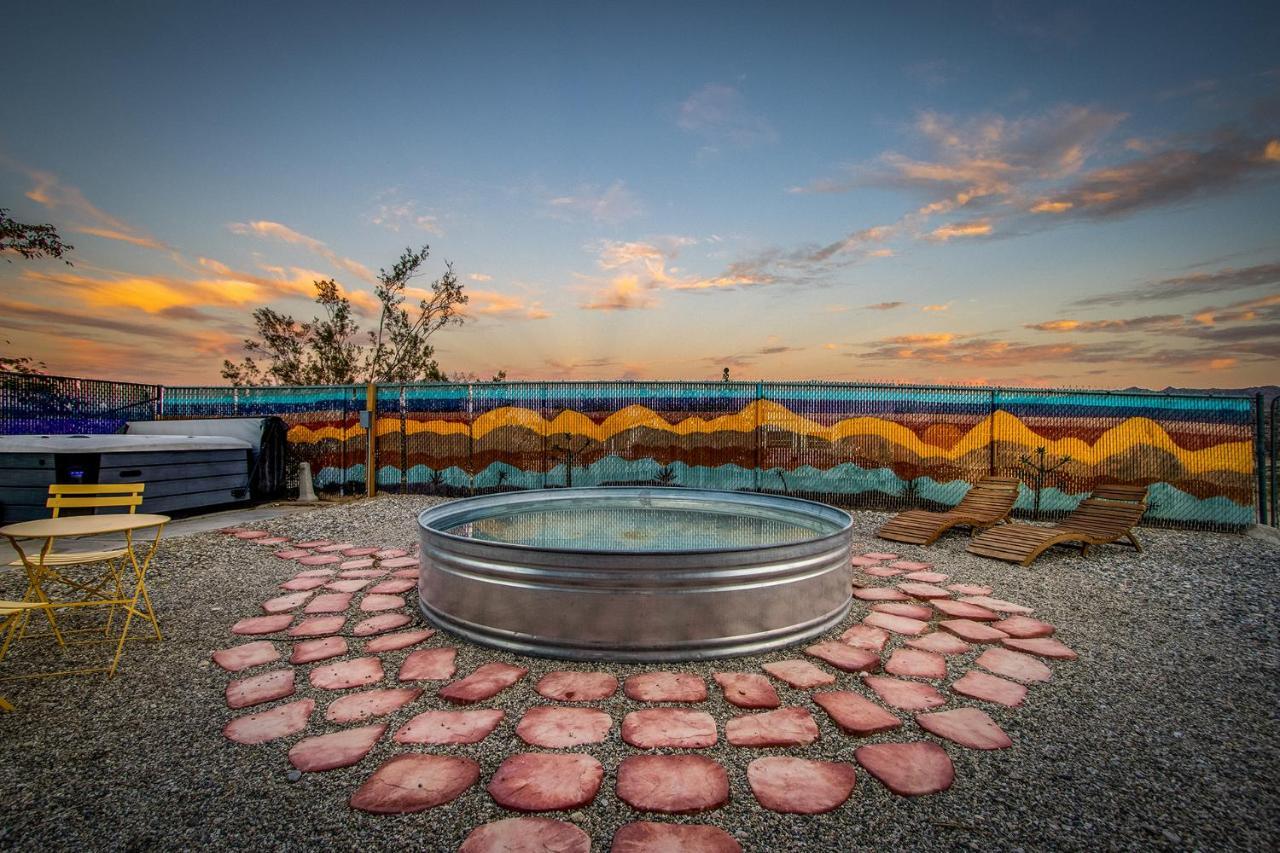 Sapphire Haven + Casita! Pool + Spa + Movie Theatre + 10 Min To Monument! Joshua Tree Kültér fotó